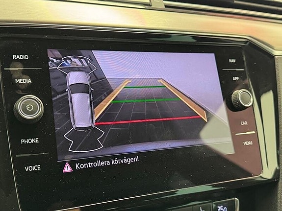 Volkswagen Passat Alltrack 12 of 19