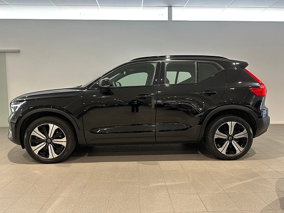 Volvo XC40 4 of 5
