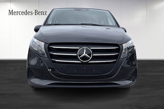 Mercedes-Benz eVito Tourer 2 of 5