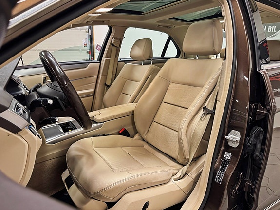 Mercedes-Benz E220 4 of 5
