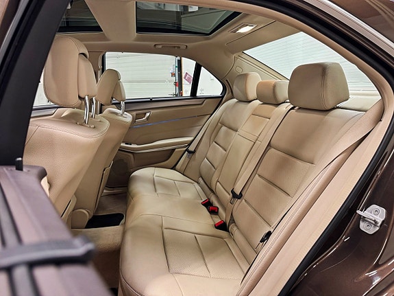 Mercedes-Benz E220 5 of 5