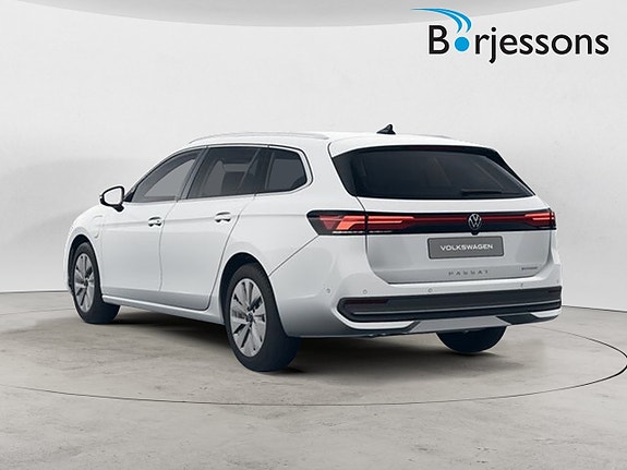 Volkswagen Passat 4 of 5