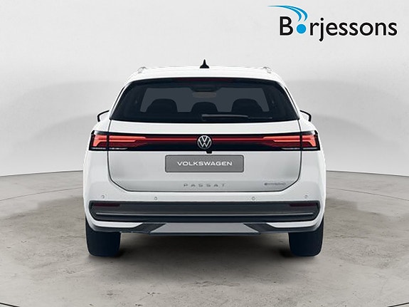 Volkswagen Passat 6 of 9