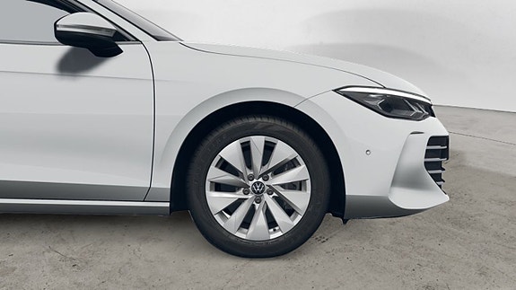 Volkswagen Passat 7 of 9
