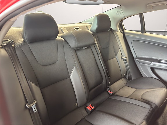Volvo S60 13 of 26
