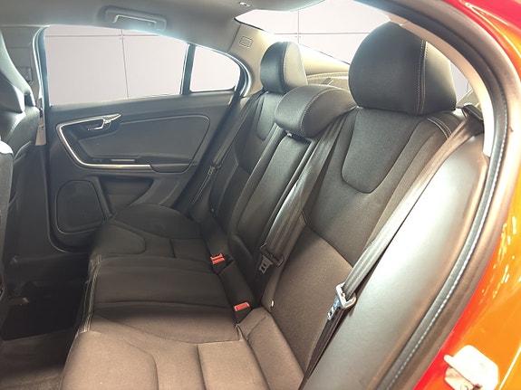 Volvo S60 15 of 26
