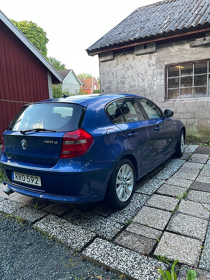 BMW 120d 2 of 5