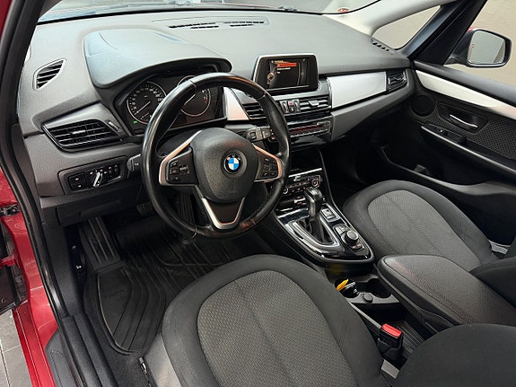 BMW 218 9 of 16