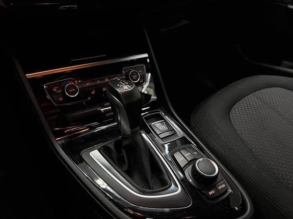 BMW 218 11 of 16