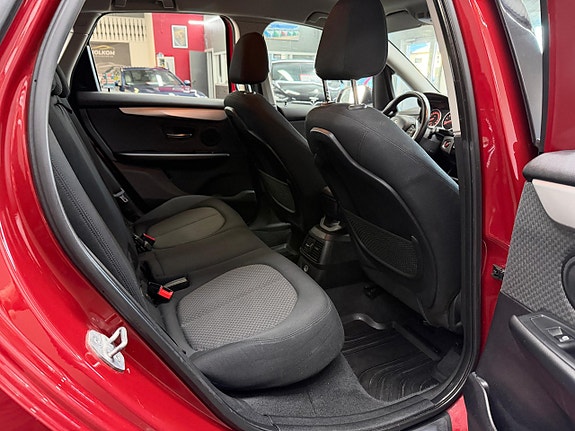 BMW 218 14 of 16