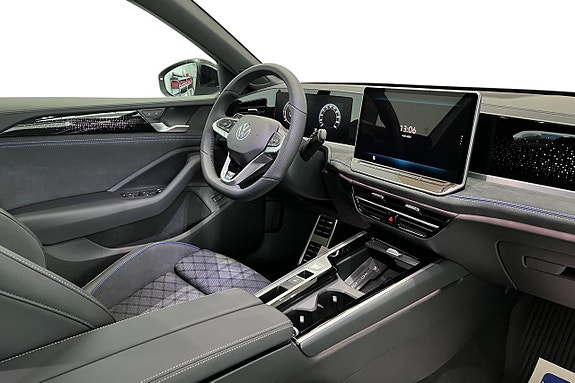 Volkswagen Passat 10 of 17