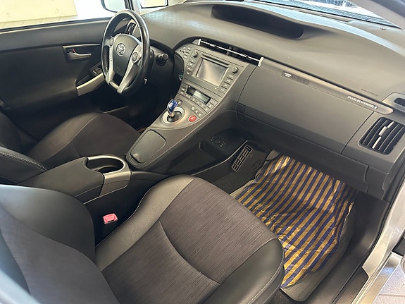 Toyota Prius Plug-in Hybrid 8 of 12