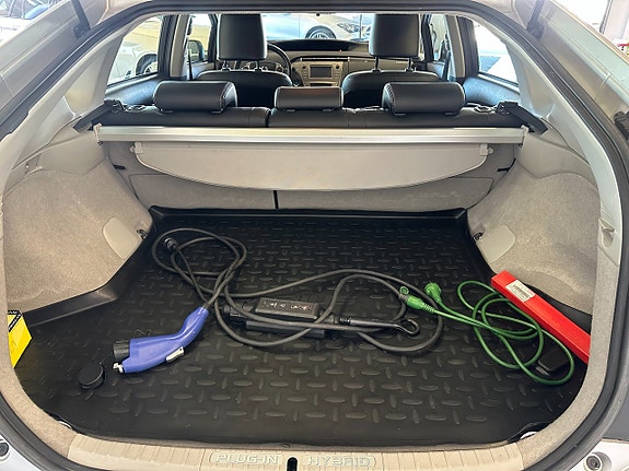 Toyota Prius Plug-in Hybrid 12 of 12