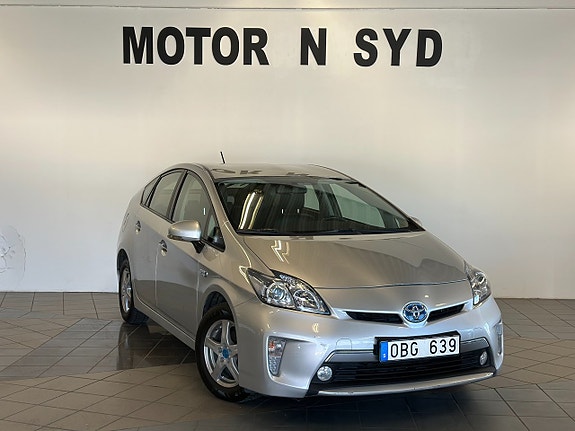 Toyota Prius Plug-in Hybrid 3 of 12