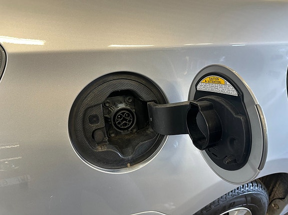 Toyota Prius Plug-in Hybrid 11 of 12