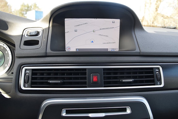 Volvo V70 12 of 25