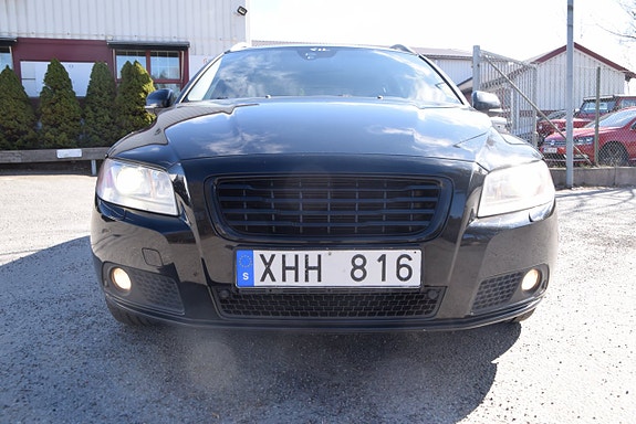Volvo V70 2 of 5