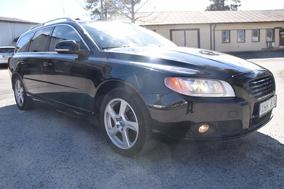 Volvo V70 3 of 5