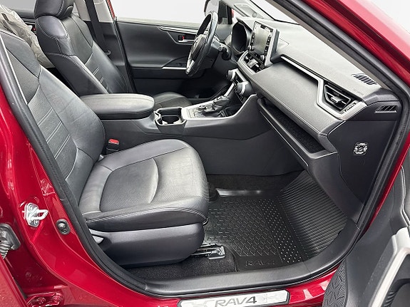 Toyota RAV4 6 of 29
