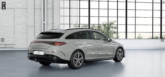 Mercedes-Benz CLA350 3 of 5