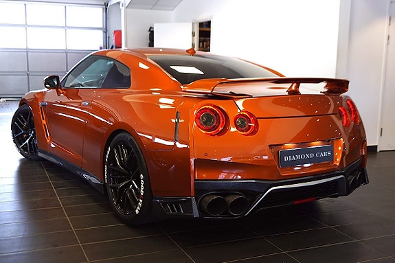 Nissan GT-R 13 of 28