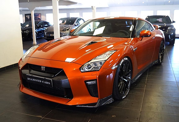Nissan GT-R 2 of 5