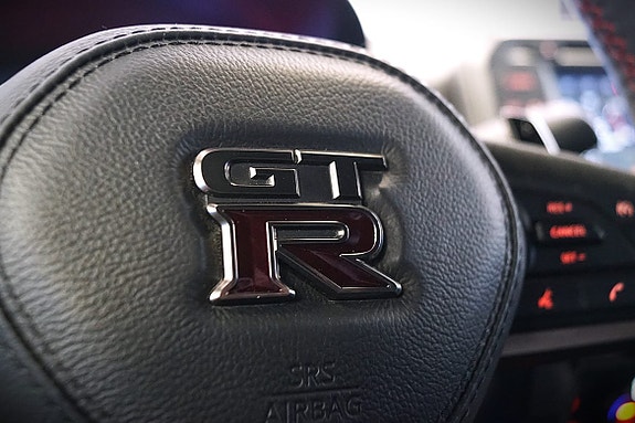 Nissan GT-R 17 of 28