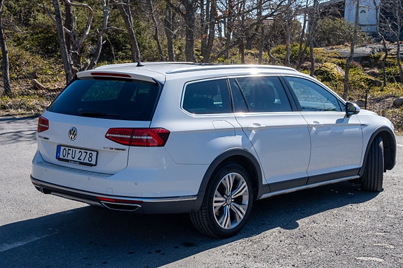 Volkswagen Passat Alltrack 4 of 6