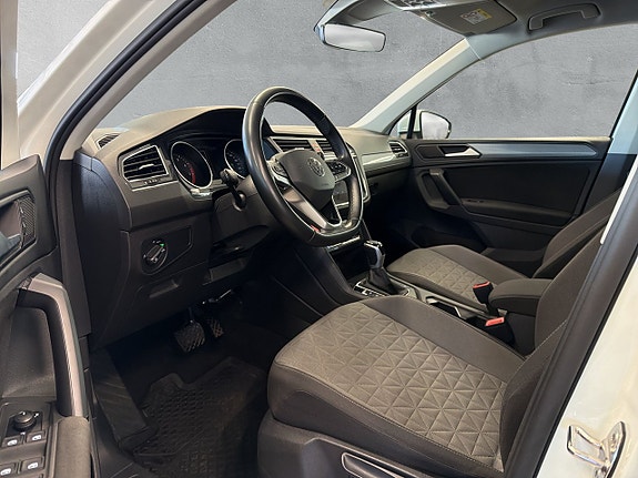 Volkswagen Tiguan 10 of 25