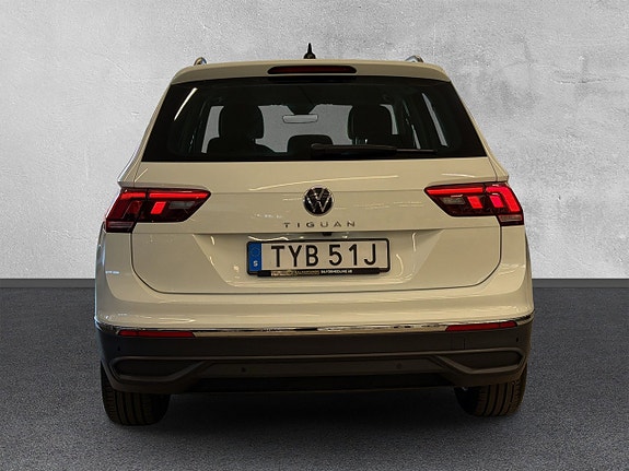 Volkswagen Tiguan 4 of 5