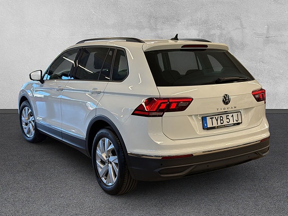 Volkswagen Tiguan 3 of 5