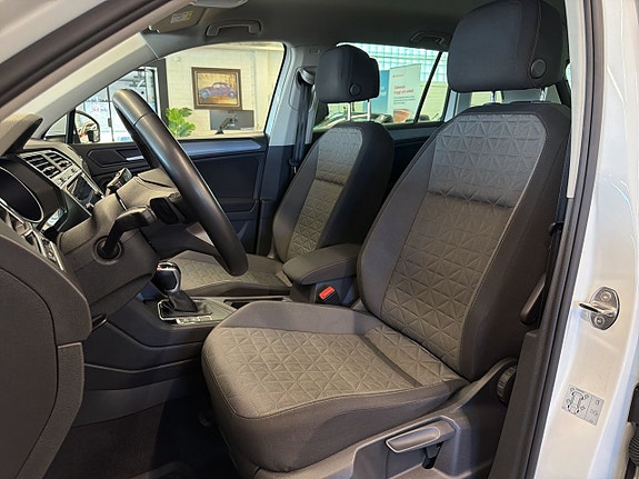 Volkswagen Tiguan 16 of 25
