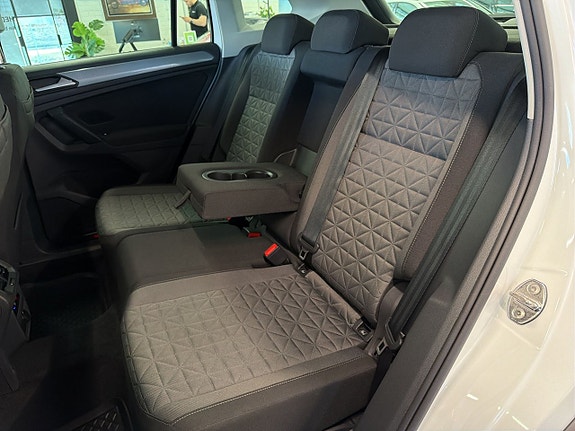 Volkswagen Tiguan 17 of 25