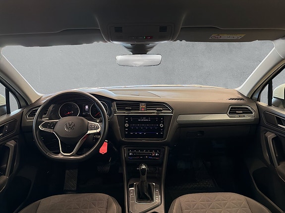 Volkswagen Tiguan 12 of 25