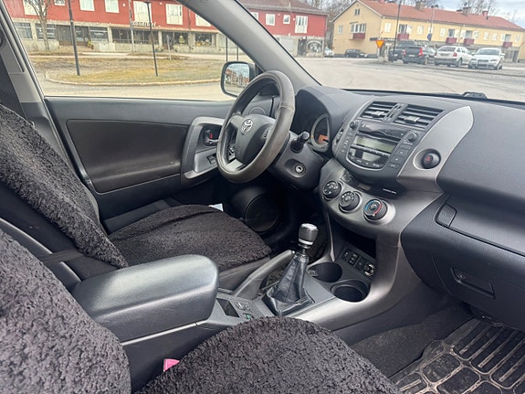 Toyota RAV4 6 of 6