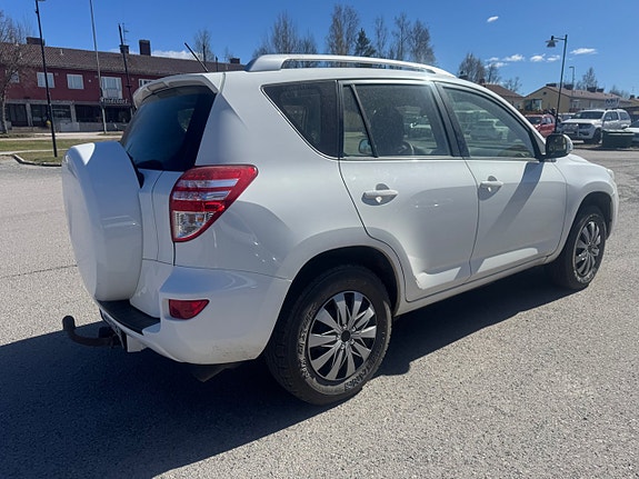 Toyota RAV4 5 of 5