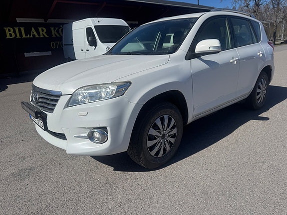 Toyota RAV4 2 of 5