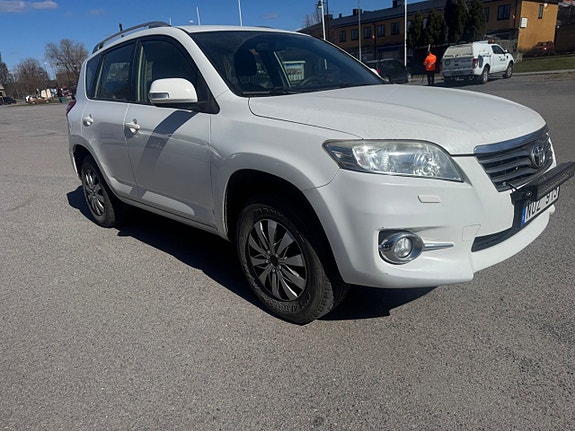 Toyota RAV4 3 of 5
