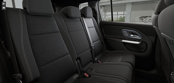 Mercedes-Benz GLB350 13 of 16