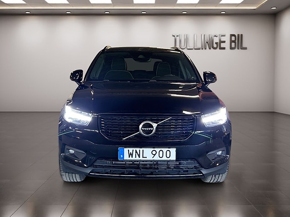 Volvo XC40 8 of 25