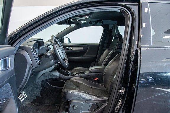 Volvo XC40 10 of 25
