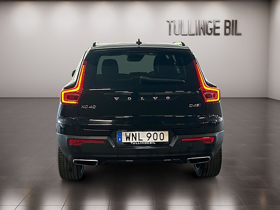 Volvo XC40 4 of 25