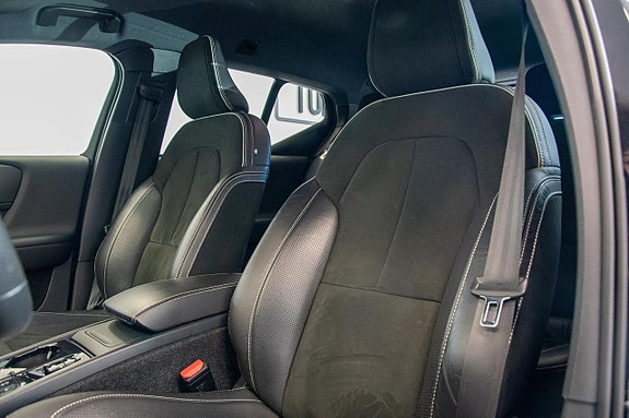 Volvo XC40 11 of 25