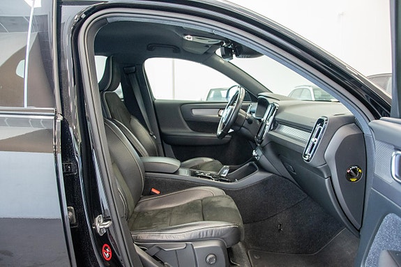 Volvo XC40 14 of 25