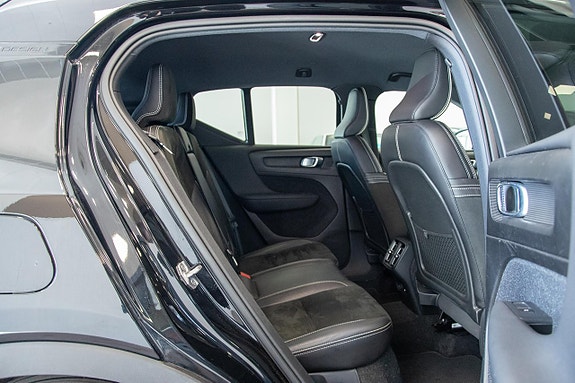 Volvo XC40 13 of 25