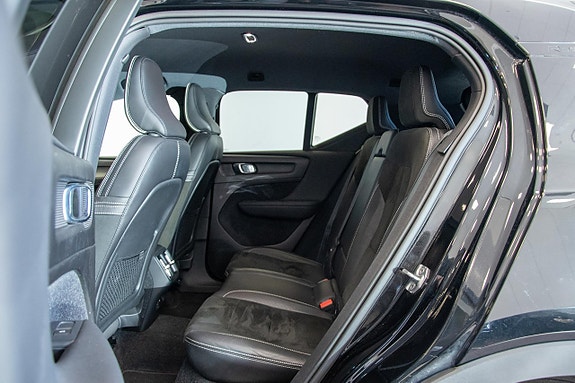 Volvo XC40 12 of 25