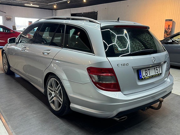 Mercedes-Benz C180 4 of 5
