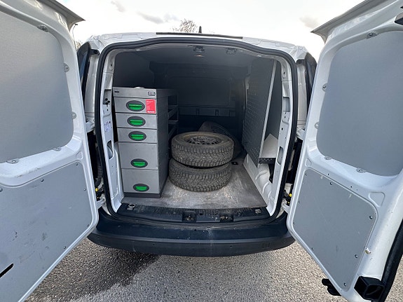 Volkswagen Caddy 8 of 12