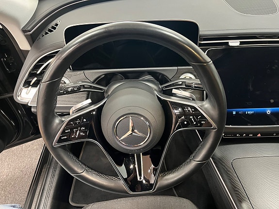 Mercedes-Benz E300 de 14 of 23