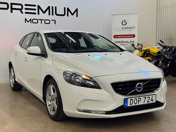 Volvo V40 2 of 15